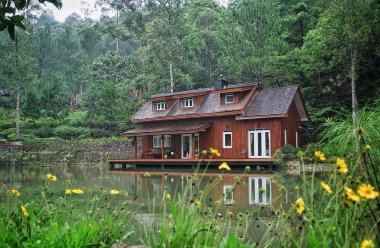 Rekomendasi Tempat Liburan dengan Tema Lake House